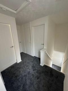 Modern Family Haven 5BR Free Parking - 9