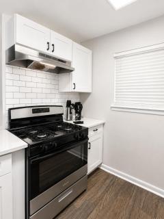 The Haven on Hoover Stylish 2BR Retreat - 4
