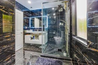 Spacious 5BR Holiday Home Near Manukau - 6