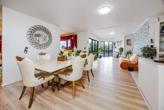 Spacious 5BR Holiday Home Near Manukau - 3