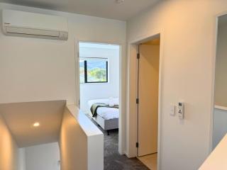 Bright and Spacious Wellington Townhouse - 1
