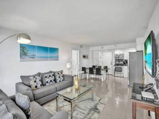 Spacious Ocean View Condo Beach Service 509 - 3