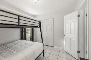 2BR King, Dog Friendly, Private Gated Yard, Turf, Grill, Near Beaches - 2
