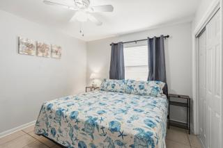 2BR King, Dog Friendly, Private Gated Yard, Turf, Grill, Near Beaches - 7