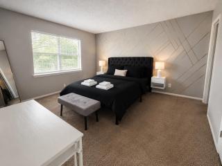 Maple n Main Hoover Modern 2BR Escape - 4
