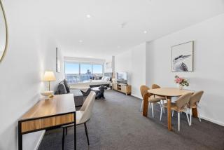 Vision Studio Apartment – Square View & Parking - 0