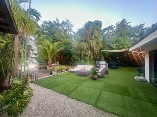 4BR Lakefront Bali Vibes in Miami with Self Check in - 8