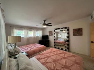 4BR Lakefront Bali Vibes in Miami with Self Check in - 3