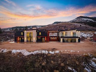 7500sqft Designer Container Home - Hot Tub, Game Room, and More - 7