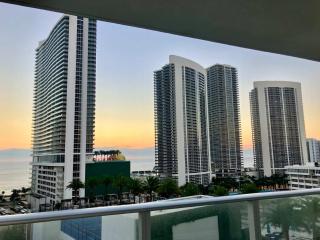 Corner Modern Ocean View Low Floor - 7