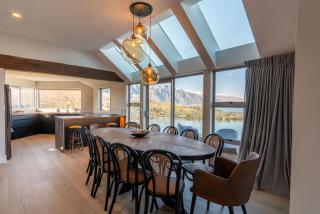 Castle Cliff Lodge with Spa Pool and Sauna and Games Room and more - 1