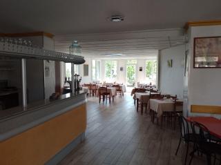 Le café de la place - 7