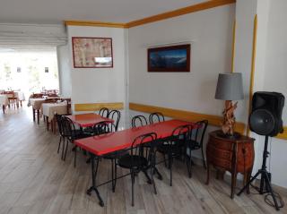 Le café de la place - 3