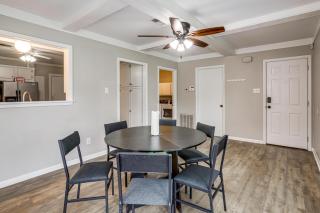 3 Mi to Dtwn Alexandria: Family Home w/ Hot Tub! - 5
