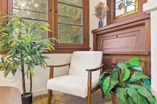 Furnished Oversized 1BR with Parking, WD and King Bed - 1
