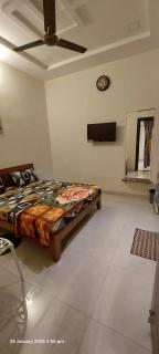 Stay Cool-Private AC room-2 with attached washroom - 1