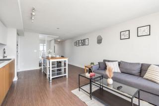DT Toronto Luxury 2 Beds -Lake View-Free Parking - 0