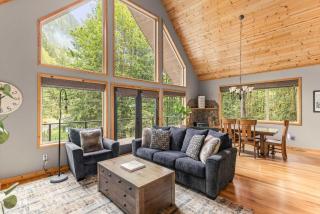 Spacious cabin with forest views hot tub BBQ wrap around deck - 3