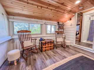 Iconic Cabin Hot tub fire pit lakefront dock pet friendly and more - 6