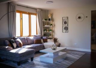 3BR Modern Apt • Gym • Workspace • Quiet Location - 9
