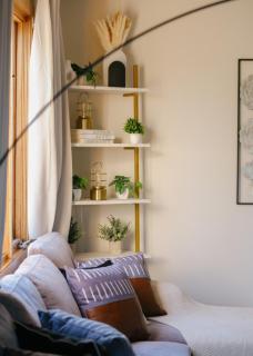 3BR Modern Apt • Gym • Workspace • Quiet Location - 2