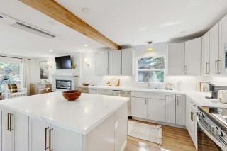 Stunning Home with Lake Views Private Beach Access - 6