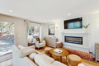 Stunning Home with Lake Views Private Beach Access - 7