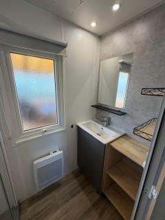 MH699 - 4 min à pied de la Fun zone - 3ch - Terrasse et Clim - Camping Les Charmettes 4 étoiles - 2