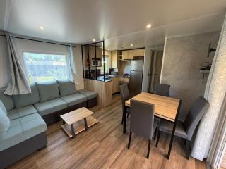 MH699 - 4 min à pied de la Fun zone - 3ch - Terrasse et Clim - Camping Les Charmettes 4 étoiles - 8
