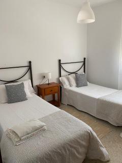 Apartamentos Elvira a 50 metros de la playa de Caneliñas, situado en la segunda planta - 4