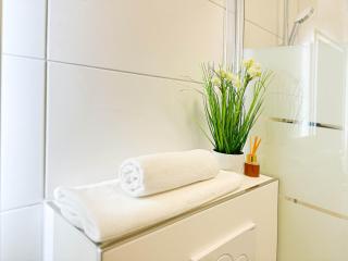 Komfort Apartment mit großem Balkon, Parkplatz & WiFi - Bremen Nord - 1