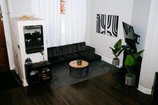 4 BR • Theater Room • Gym • Walk to Lincoln Park! - 8
