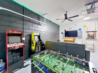Pool, hot tub & arcade - 19 mins to Disney - 8
