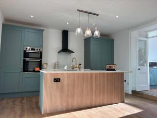 The Headmasters Hideaway Quirky 3Bed Apartment with Patio - 3