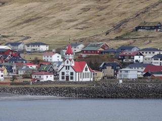 Traditional Faroese House Near Airport - 4