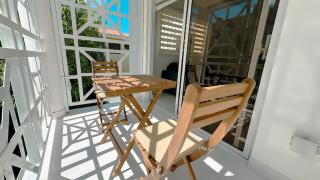 Poolside Modern Apartment, Beach Nearby - 1