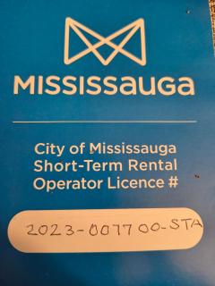 King ensuite room in a property licensed by city-Mississauga - 9