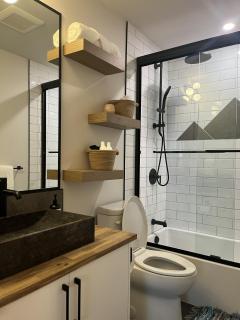 Cedar & Sage Luxury Modern Suite with Full Kitchen - 2