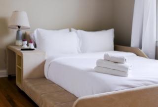 Sleeps 4 • New Modern 1BR • Private Workspace - 2