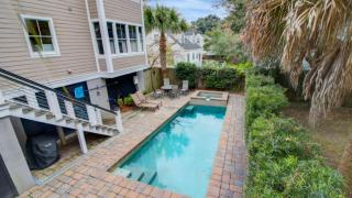 2207 Cameron Blvd by AvantStay - 3