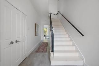 Urban Stylish 3-Bed Townhome with Garage No 1614 - 4