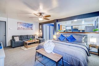 King Bed Studio | 60" HDTV | Safe | Close to Metra - 2