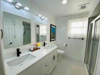 Romantic 3BR 10 min to Niagara Falls Cozy Modern - 2