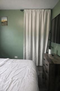 2BR Near OHare Oak Park Coffee Nook - 1