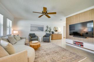 Poolside Oasis! Family Home 4 Mi to Delray Beach - 8
