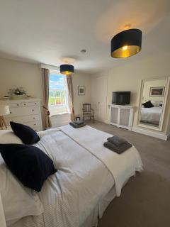 Stunning 3 bedroom 3 bath self catering cottage nr Stonehenge, Salisbury, Longleat, Avebury and Bath, Short walk to lovely village pub - 6