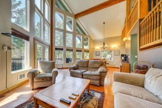 < 1 Mi to The Summit! A-Frame Getaway w/ Mtn Views - 4