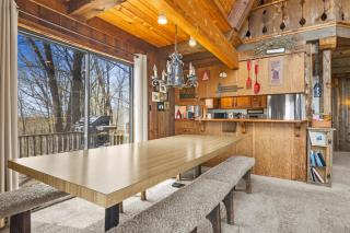 Hillside Chalet at top of Schuss - 4