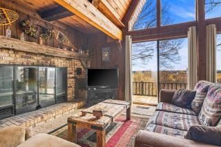 Hillside Chalet at top of Schuss - 1