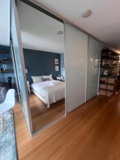 Modern Chinatown Condo - entire apartment - 5